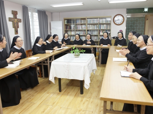 수녀원 회의
