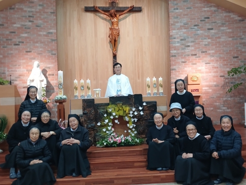 8부 미사후 조영대 프란치스코 지도신부님과 함께...